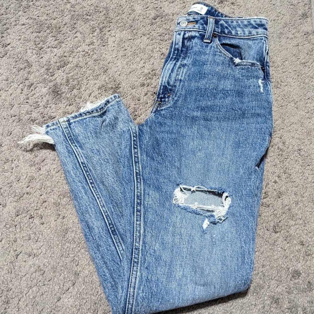 Abercrombie and Fitch High Rise Mom Jean - Curve Love Size 26/2R